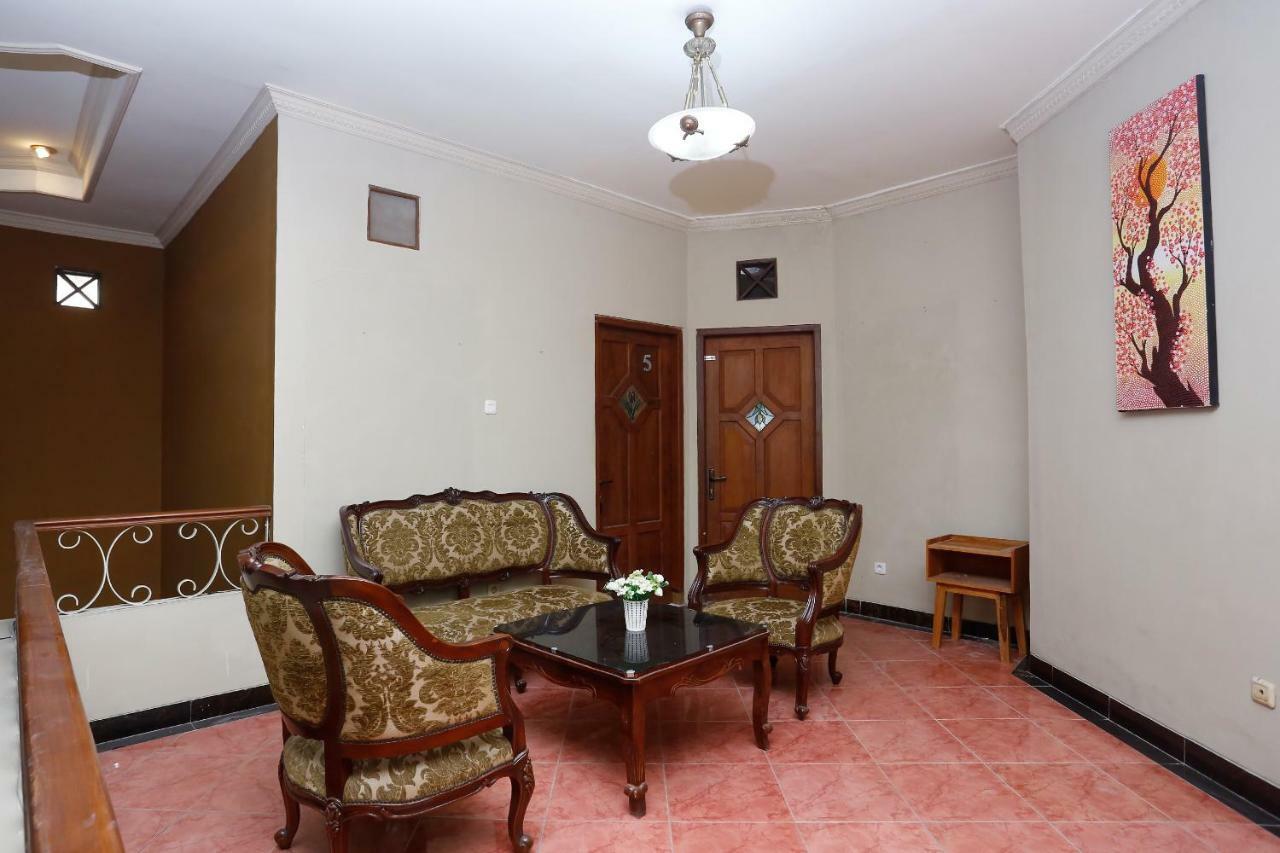 Oyo 1072 Kampung Condro Wulan Guesthouse Maguwo Exteriér fotografie